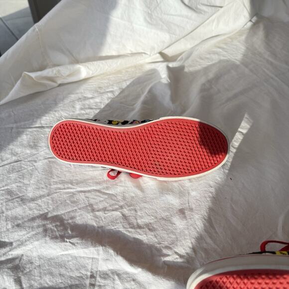 Vans Sneakers W/7.5 M/6 Black MultiColor Hello Kitty Athleisure Skate Life VGC - Picture 9 of 11